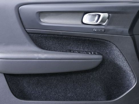 Certified 2025 Volvo XC40 B5 Plus image 8