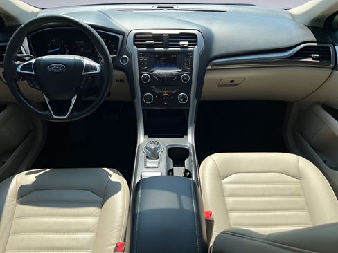 Used 2017 Ford Fusion SE FWD image 15