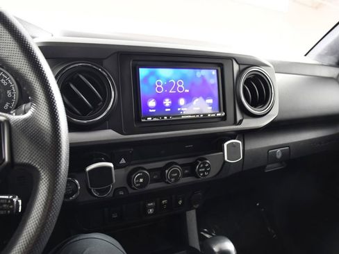 Used 2019 Toyota Tacoma TRD Off-Road AWD/4WD image 32