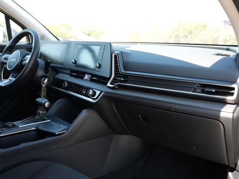 Used 2025 Kia Sportage LX image 24