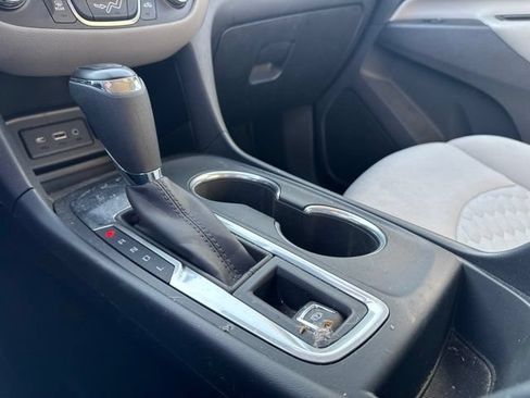 Used 2019 Chevrolet Equinox LS FWD image 14