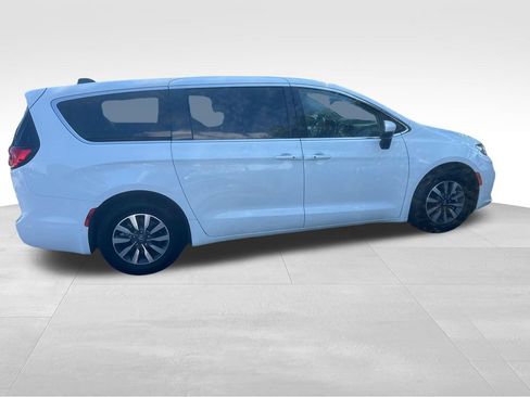 Used 2023 Chrysler Pacifica Touring-L FWD image 29