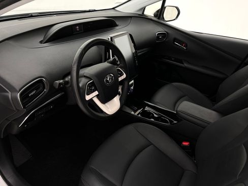 Used 2017 Toyota Prius Prime Premium image 12