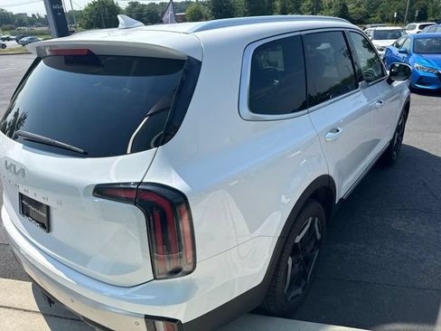Certified 2024 Kia Telluride EX w/ EX Captain's Chair Package FWD image 6