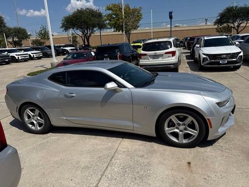 Used 2018 Chevrolet Camaro LT w/ Technology Package RWD image 7