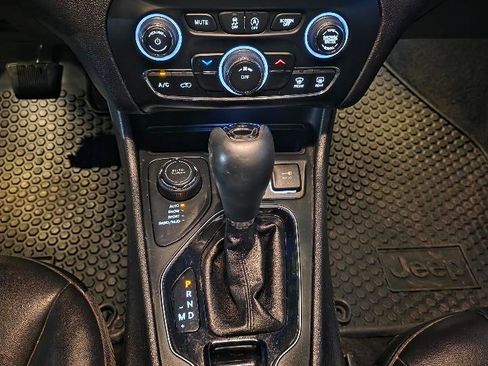 Used 2019 Jeep Cherokee Latitude Plus image 17