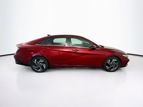 Used 2025 Hyundai Elantra Limited FWD image 10