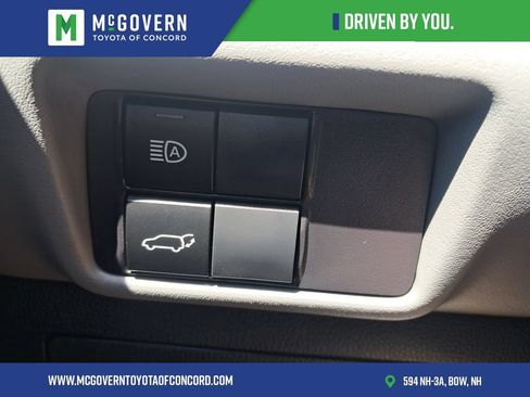 Used 2022 Toyota Highlander LE AWD/4WD image 31