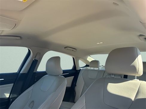 Used 2018 Ford Fusion Titanium image 21