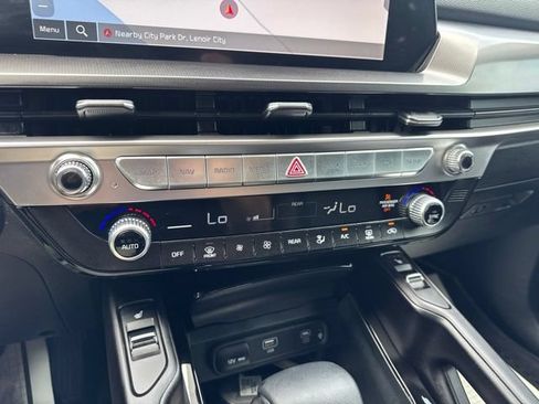 Used 2024 Kia Telluride S FWD image 22