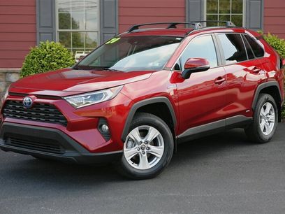 Used 2020 Toyota RAV4 XLE w/ Carpet Mat Package
