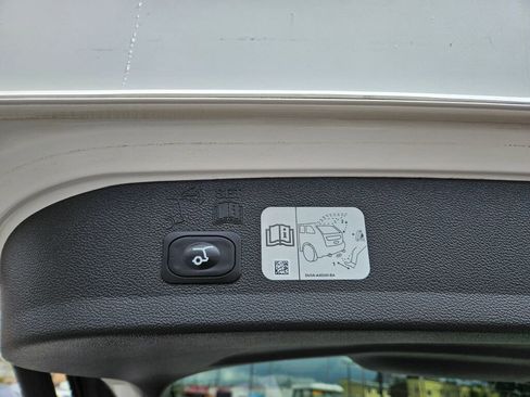 Used 2018 Ford Escape Titanium AWD/4WD image 19