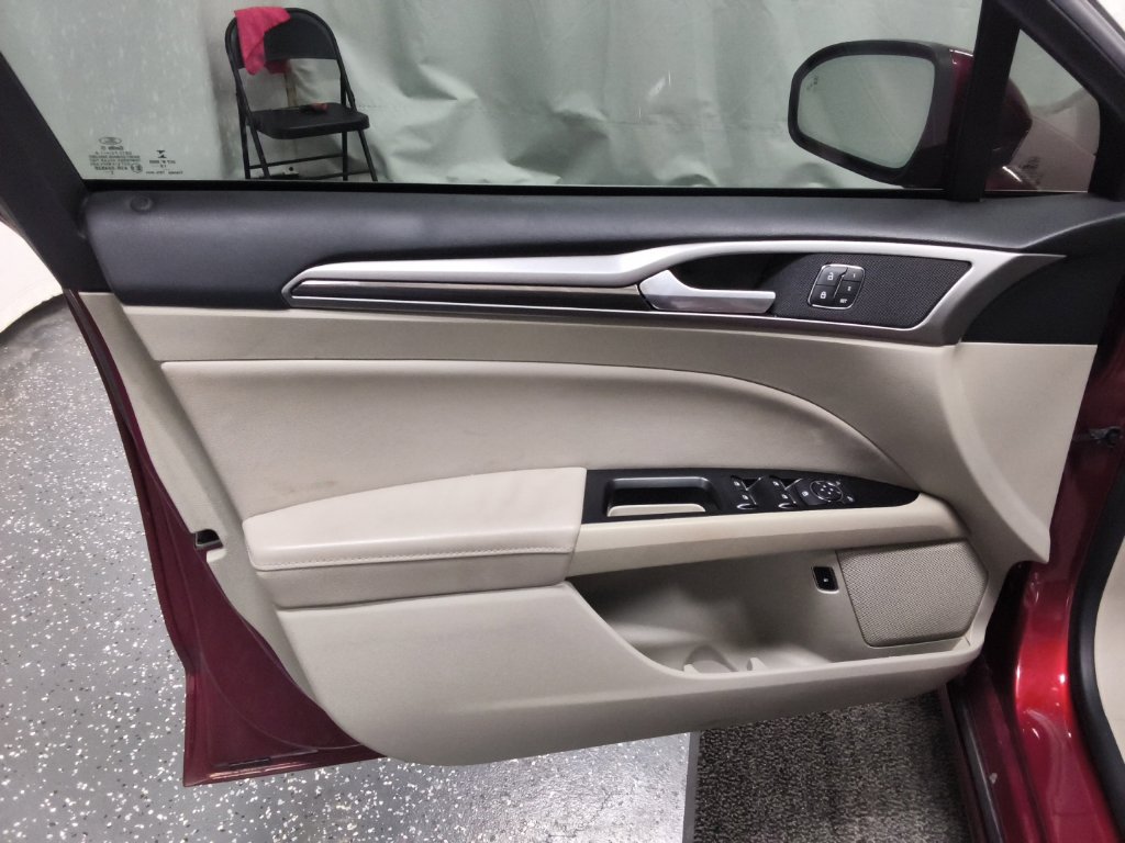 Used 2019 Ford Fusion SEL FWD image 12