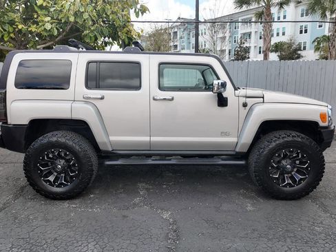 Used 2006 HUMMER H3 w/ Chrome Appearance Package image 2