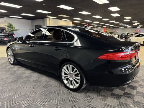 Used 2020 Jaguar XF Premium image 10