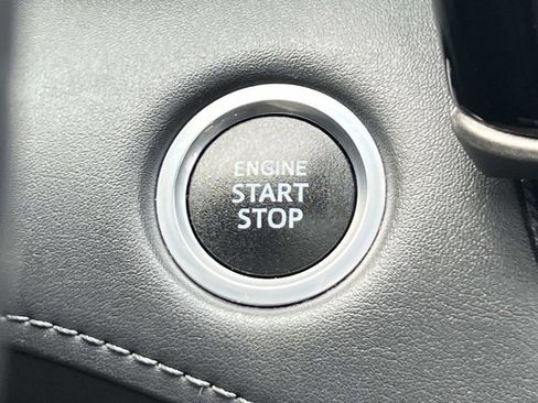 Used 2021 Toyota Highlander XLE image 31