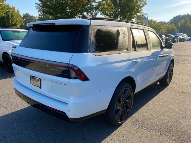 New 2027 Lincoln Navigator Reserve w/ Jet Appearance Package AWD/4WD image 30