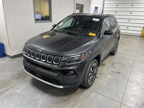 Used 2022 Jeep Compass Limited image 2