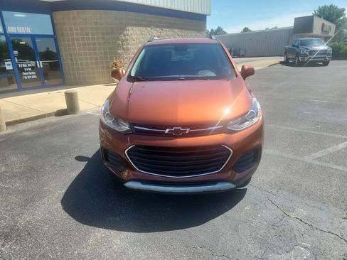 Used 2019 Chevrolet Trax LT w/ LT Convenience Package FWD image 2