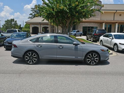 Used 2025 Honda Accord Touring image 5