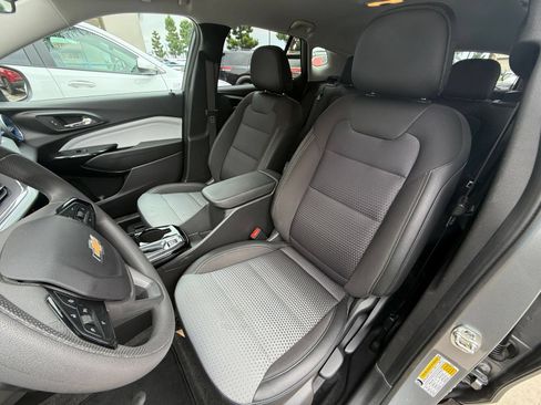 Used 2025 Chevrolet Trax LT FWD image 34