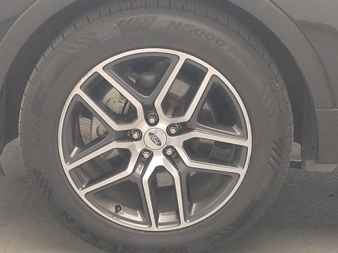 Used 2019 Ford Explorer Sport AWD/4WD image 31