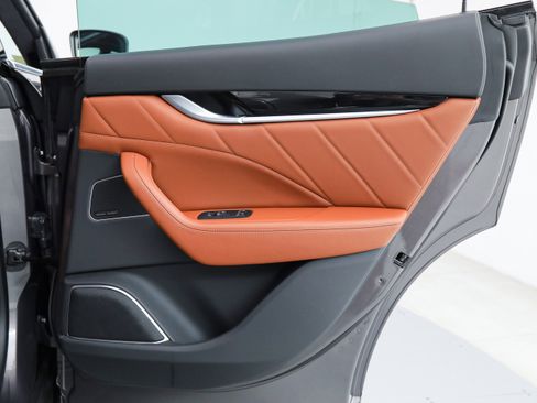 Certified 2023 Maserati Levante GT AWD/4WD image 13