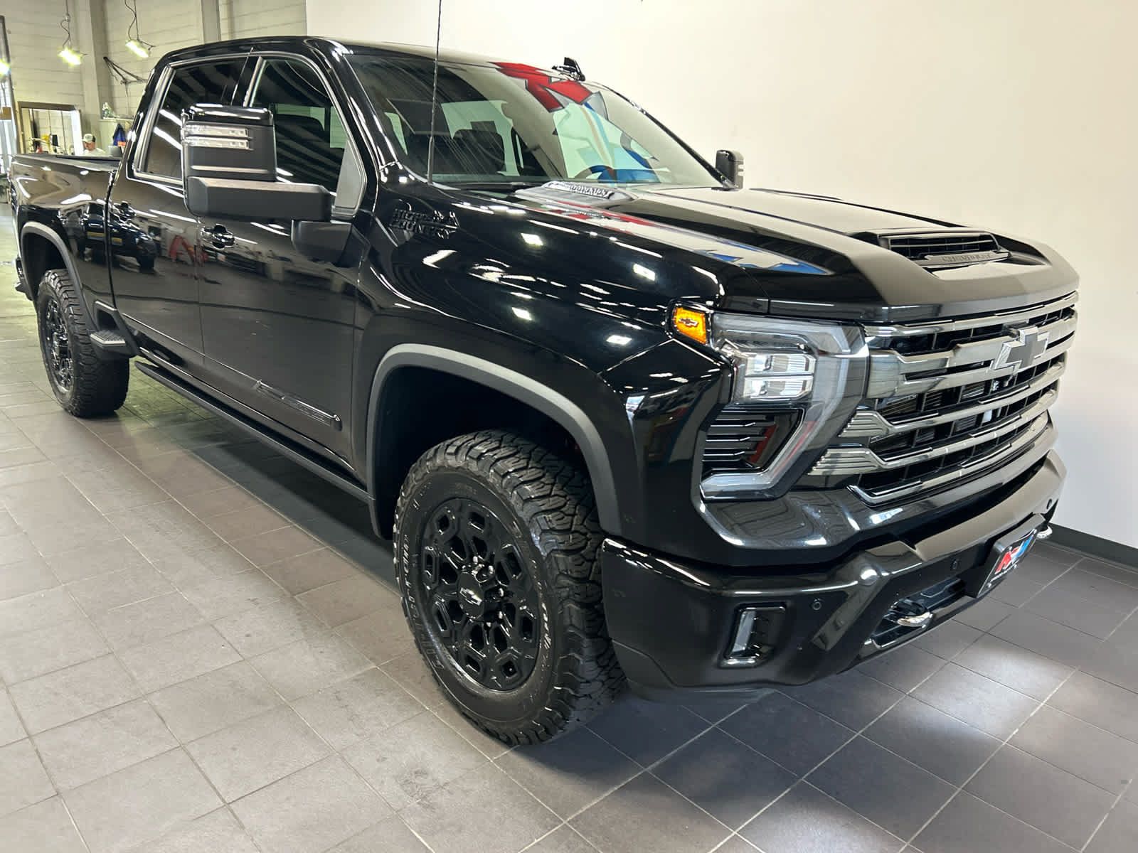 Used 2024 Chevrolet Silverado 2500 High Country w/ Midnight Edition AWD/4WD image 2
