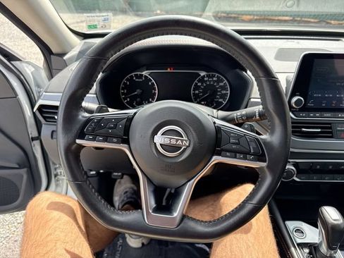 Used 2024 Nissan Altima 2.5 SR FWD image 14