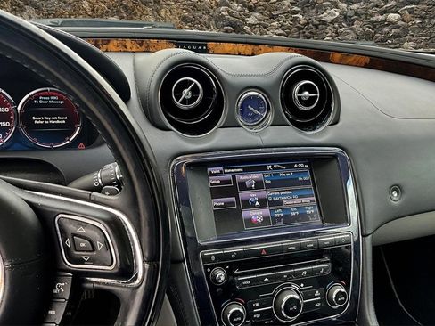 Used 2012 Jaguar XJ image 19