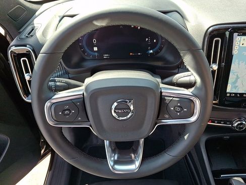 Used 2024 Volvo XC40 B5 Plus AWD/4WD image 20