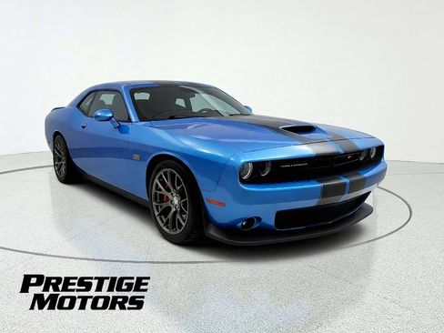 Used 2016 Dodge Challenger SRT RWD image 1