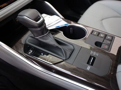 New 2026 Toyota Highlander Limited AWD/4WD image 24
