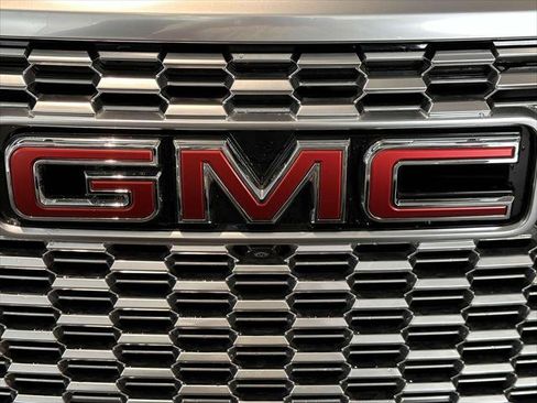 Used 2023 GMC Yukon XL Denali AWD/4WD image 7