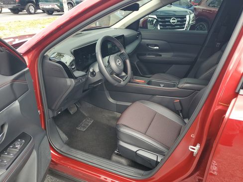 Certified 2025 Nissan Kicks SR image 12