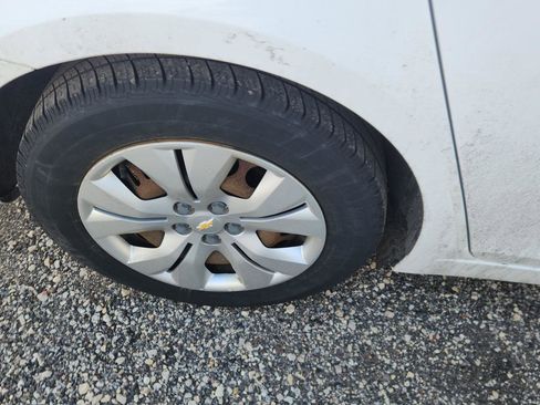 Used 2016 Chevrolet Cruze LT image 3