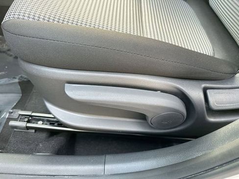 Used 2023 Hyundai Kona SE image 16