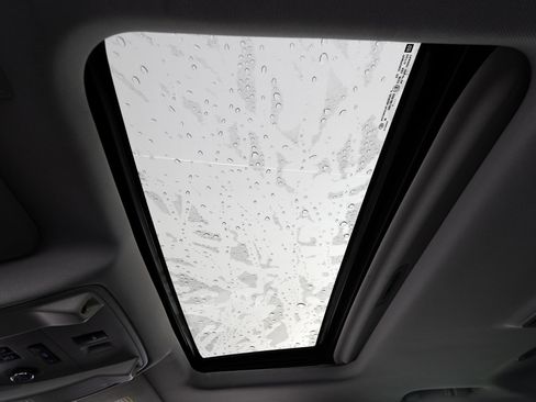 Used 2015 Cadillac Escalade Luxury image 27