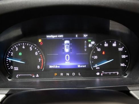 Used 2022 Ford Explorer XLT w/ Equipment Group 202A image 4