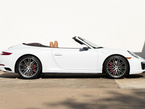 Used 2018 Porsche 911 Carrera 4S image 11