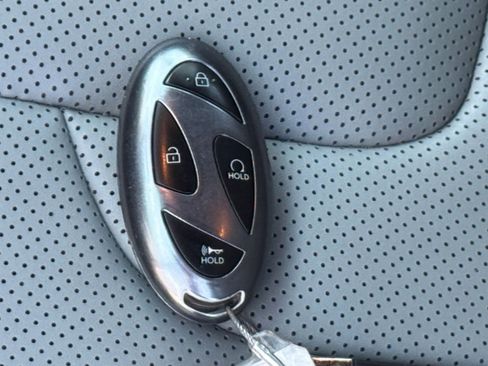 Used 2025 Hyundai Elantra Limited image 25