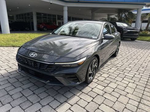 Used 2025 Hyundai Elantra SEL FWD image 20