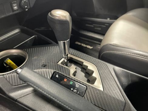 Used 2015 Toyota RAV4 Limited image 24