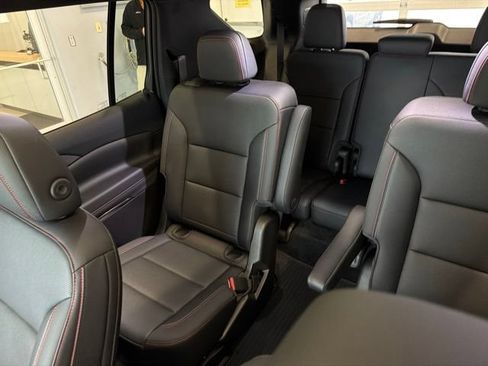 Used 2025 Chevrolet Traverse Z71 w/ LPO, Floor Liner Package AWD/4WD image 17