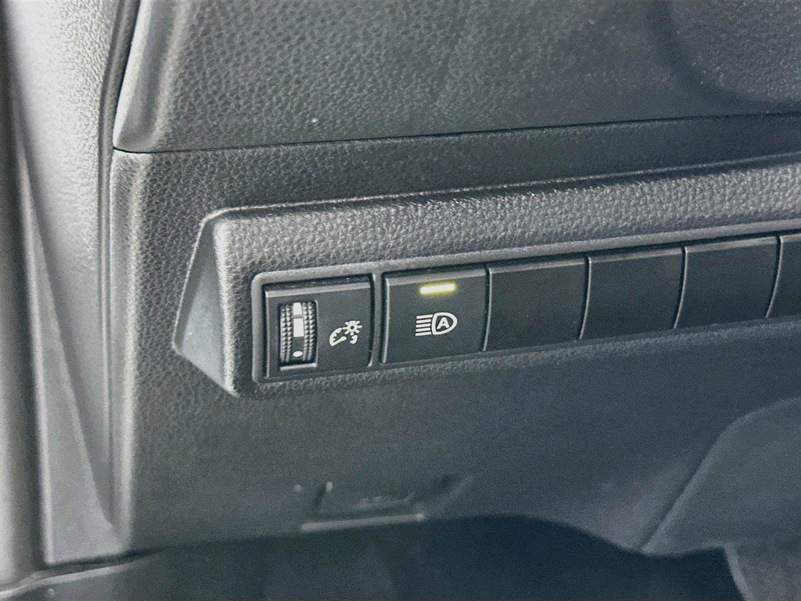 Used 2025 Toyota Corolla LE FWD image 14