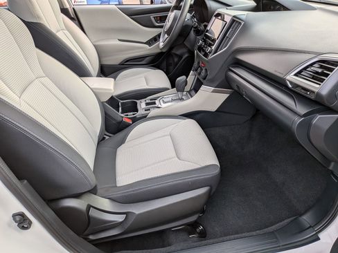 Used 2022 Subaru Forester Base image 32