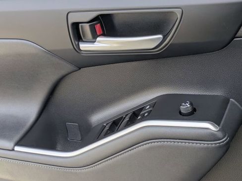 Used 2023 Toyota Highlander XLE image 25