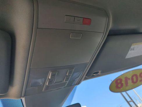 Used 2018 Volkswagen Atlas SE image 25