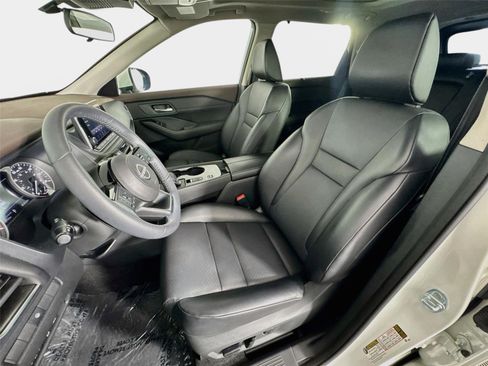 Used 2023 Nissan Rogue SV w/ SV Premium B Package FWD image 11