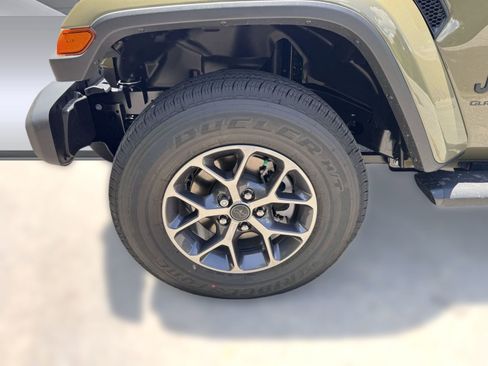 New 2025 Jeep Gladiator Sport image 9